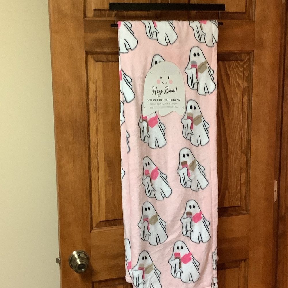 New! Pink Ghost with Stanley and Belt Bag Plush Blanket 👻